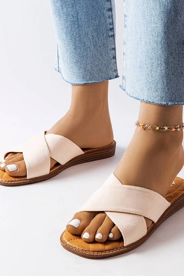 Tamsiai mėlyni medžiaginiai...