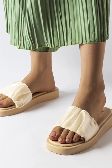 Smėlio spalvos čiuožyklos...