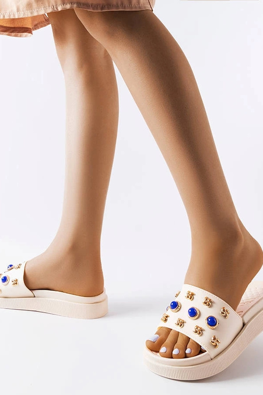 Smėlio spalvos puoštos Montesarchio...