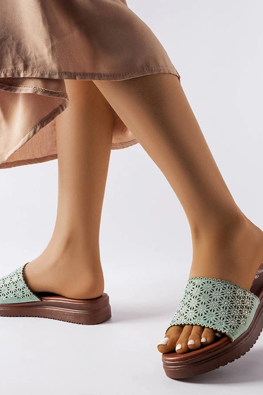 Žalios ažūrinės šlepetės su Irvine... Žalios ažūrinės šlepetės su Irvine...