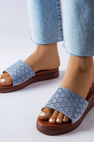 Mėlynos ažūrinės čiuožyklos...