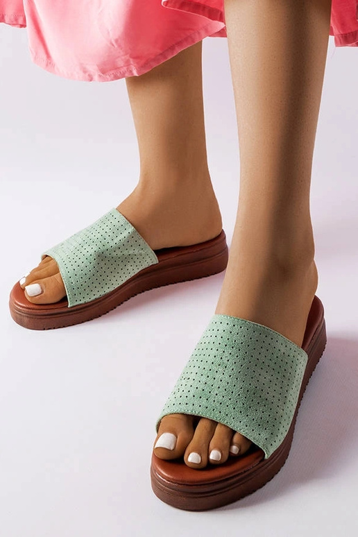 Žalios spalvos šlepetės su ažūrine... Žalios spalvos šlepetės su ažūrine...