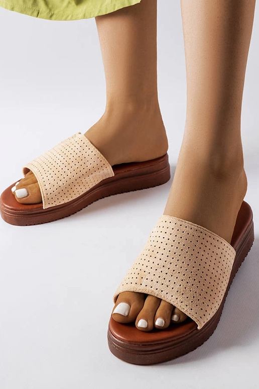 Žalios putplasčio šlepetės, „Patterson"