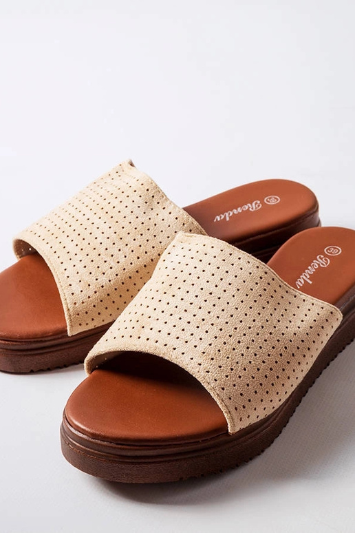 Žalios putplasčio šlepetės, „Patterson"