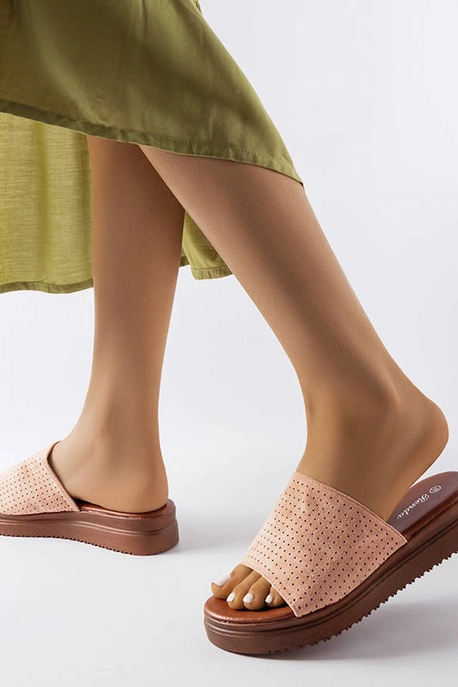 Rožinės šlepetės su ažūrine viršutine... Rožinės šlepetės su ažūrine viršutine...