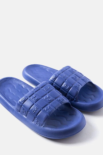 Tamsiai mėlynos spalvos...