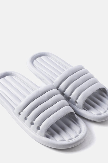 Vyriškos pilkos šlepetės...