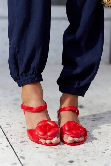 Raudoni baleto buteliai su... 2