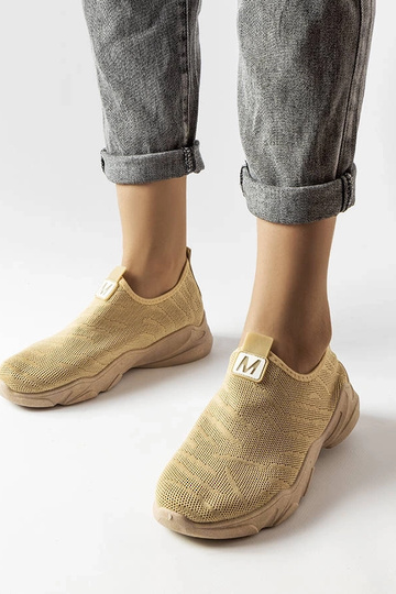 Tamsiai smėlio spalvos...