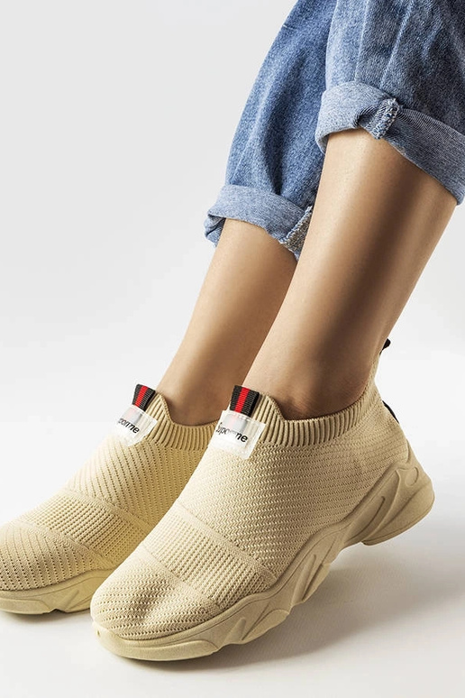 Smėlio spalvos užsegami sportiniai...