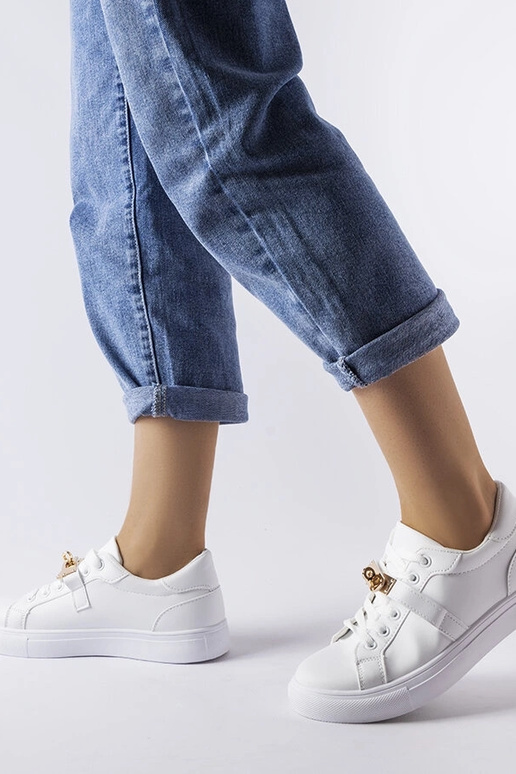 Balti sportbačiai su aukso akcentu... Balti sportbačiai su aukso akcentu...