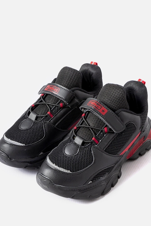 Balti sandalai ant dekoruotos...