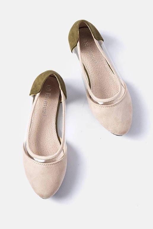 Kortes rožinės ir žalios spalvos...