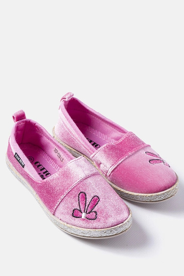 Patria tamsiai rožinės...