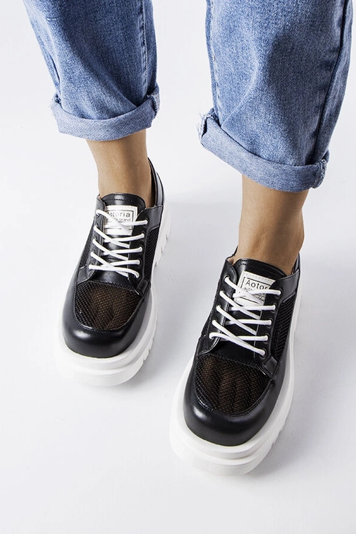 Juodi ažūriniai masyvūs Tasmin pusbačiai Juodi ažūriniai masyvūs Tasmin pusbačiai