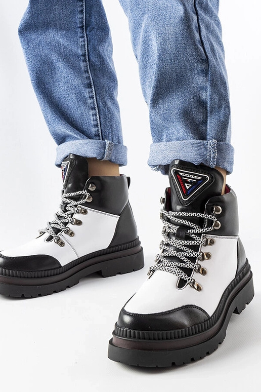 Solofra juodai balti izoliuoti batai Solofra juodai balti izoliuoti batai