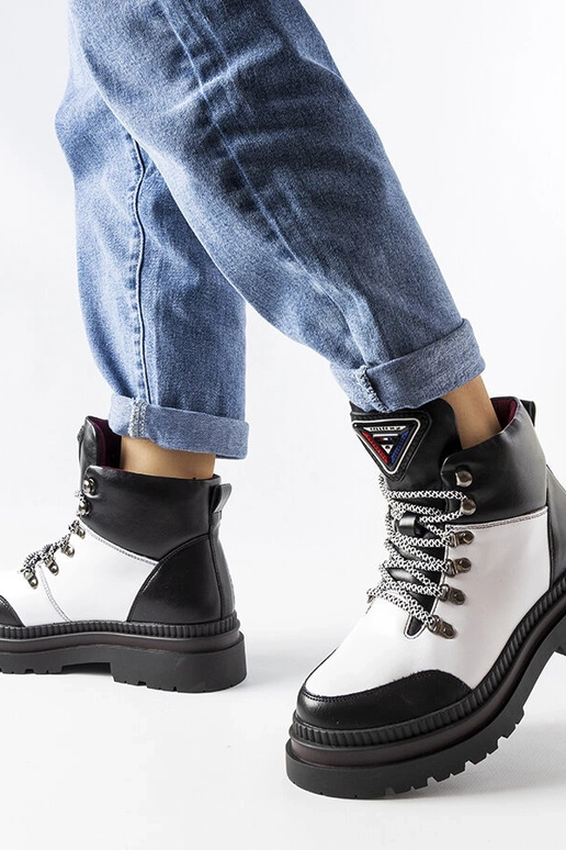 Solofra juodai balti izoliuoti batai Solofra juodai balti izoliuoti batai