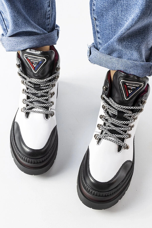 Solofra juodai balti izoliuoti batai Solofra juodai balti izoliuoti batai