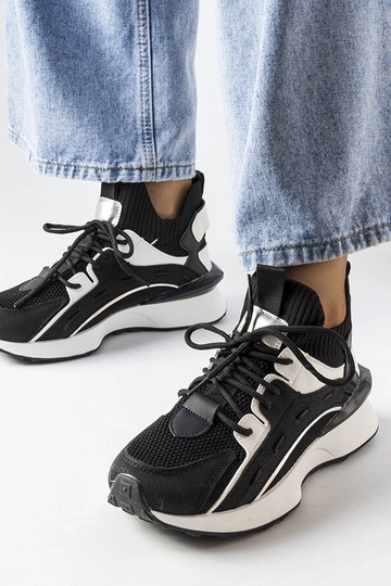 Juodai balti stilingi...