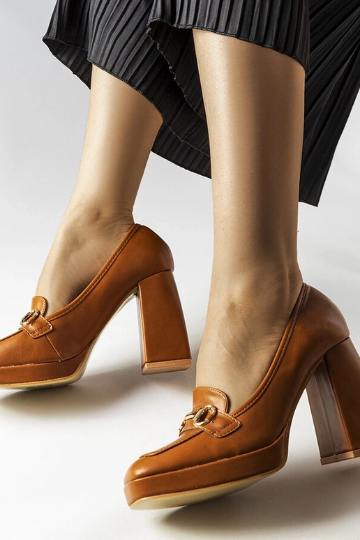 Rudos spalvos pompos su geometriniu... Rudos spalvos pompos su geometriniu...