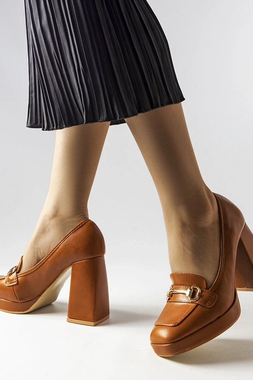 Rudos spalvos pompos su geometriniu... Rudos spalvos pompos su geometriniu...