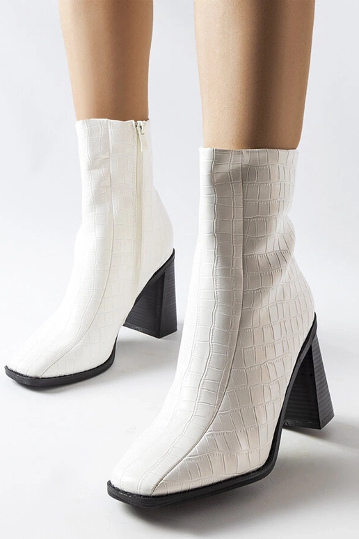 Belluci balti kulkšnies batai su... Belluci balti kulkšnies batai su...