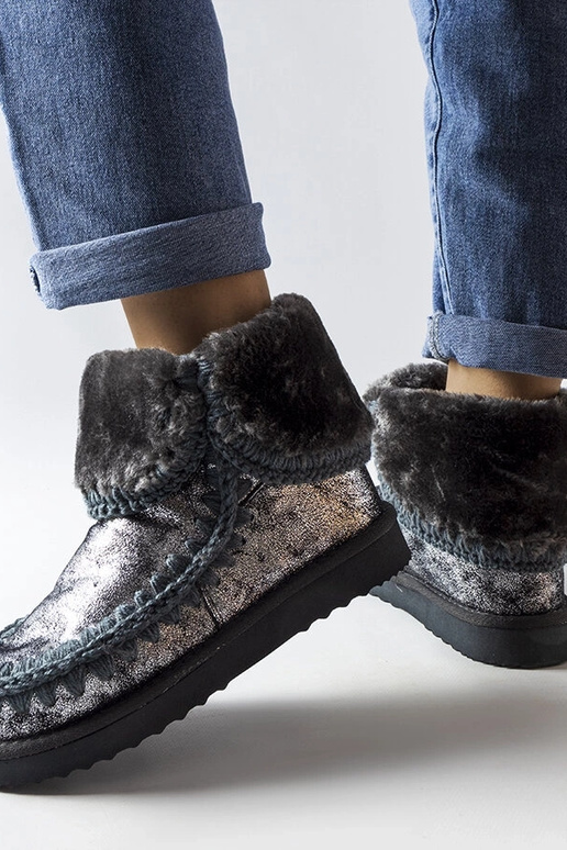 Juodi-žali sportiniai bateliai ant...