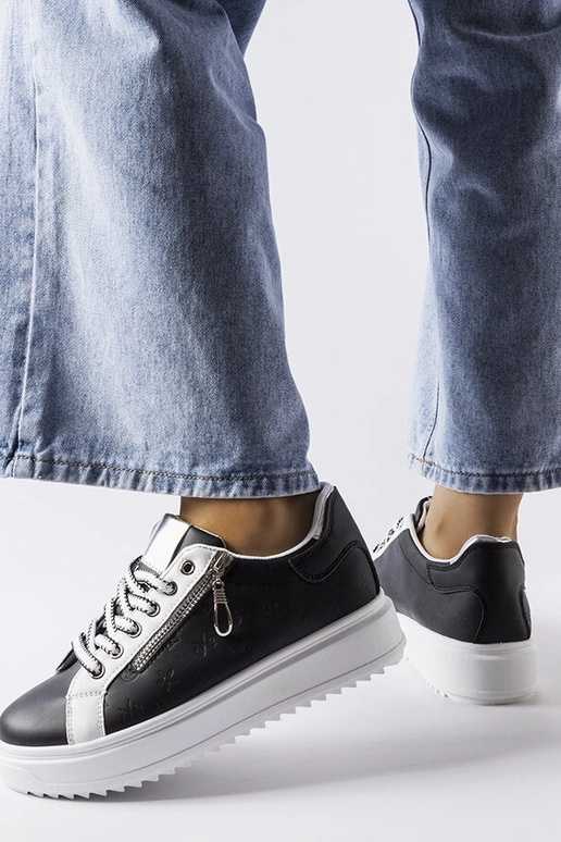 Moteriški juodi suvarstomi...