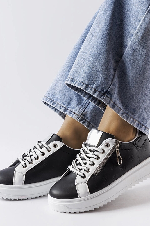 Moteriški juodi suvarstomi...