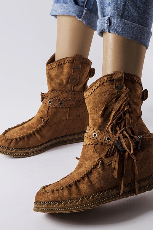 Juodi sportiniai bateliai su auksiniu...