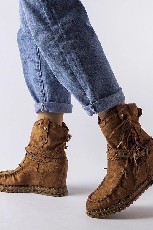 Juodi sportiniai bateliai su auksiniu...