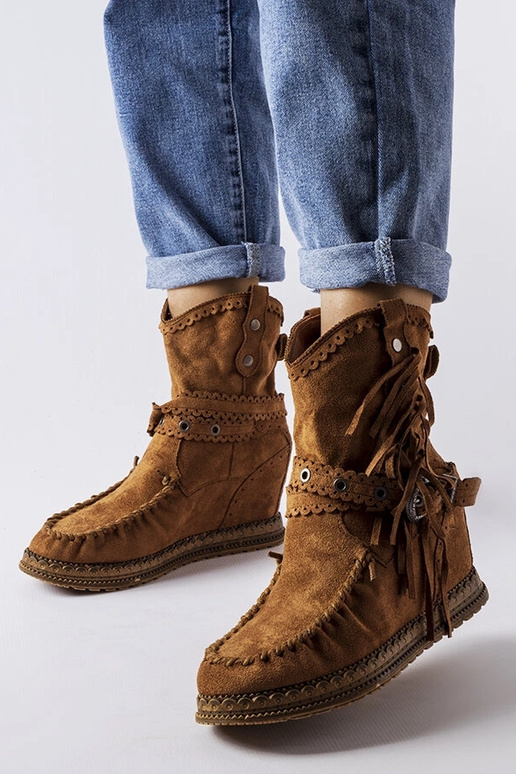 Juodi sportiniai bateliai su auksiniu...