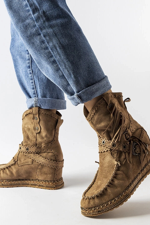 Tamsiai rudi Teodata platforminiaibatai