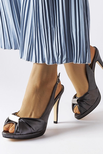 Crispina tamsiai pilki...