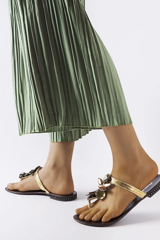 Pilki sandalai ant kulniuko, „Tougas"