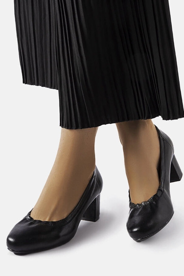 Black Ploufe pompos su blokiniu kulnu