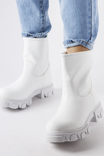 Wuori balti užsegami...