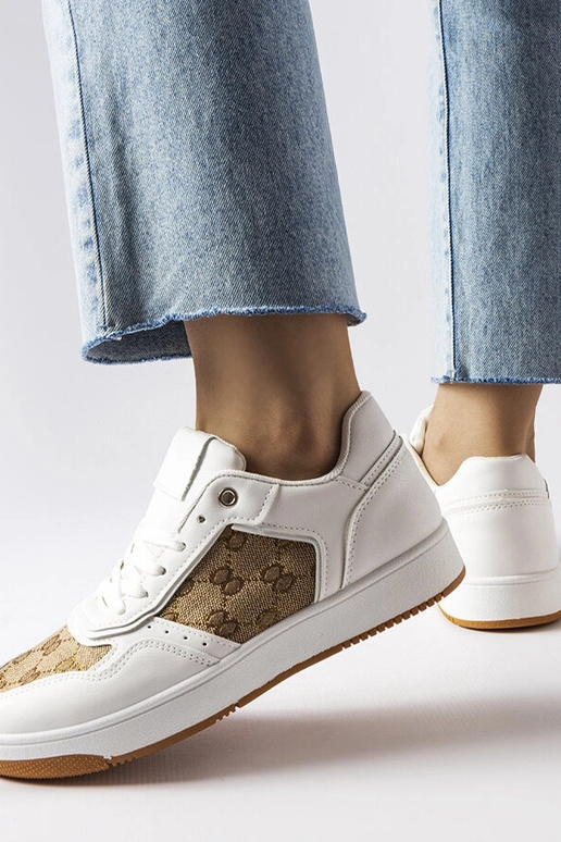 Balti sportiniai bateliai dekoruoti... Balti sportiniai bateliai dekoruoti...