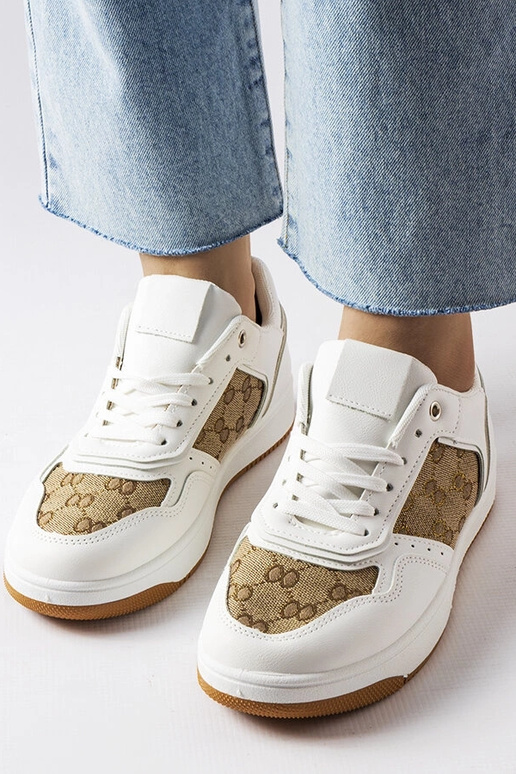 Balti sportiniai bateliai dekoruoti... Balti sportiniai bateliai dekoruoti...