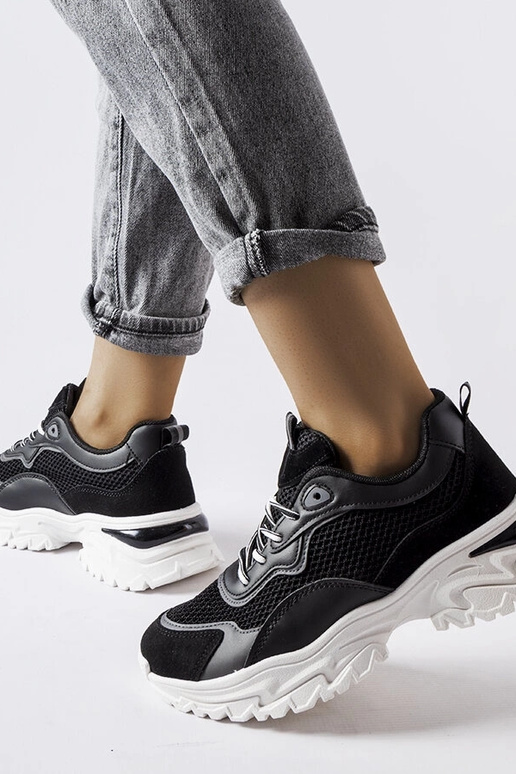 Žali sportiniai bateliai, „Brattiro"