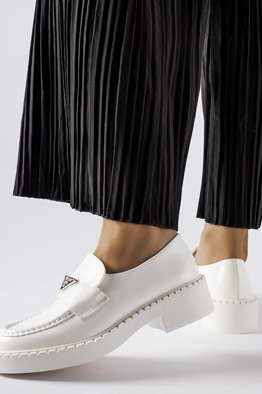 Balti moteriški batukai Milne