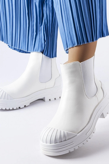 „White Lange“ darbininkai...