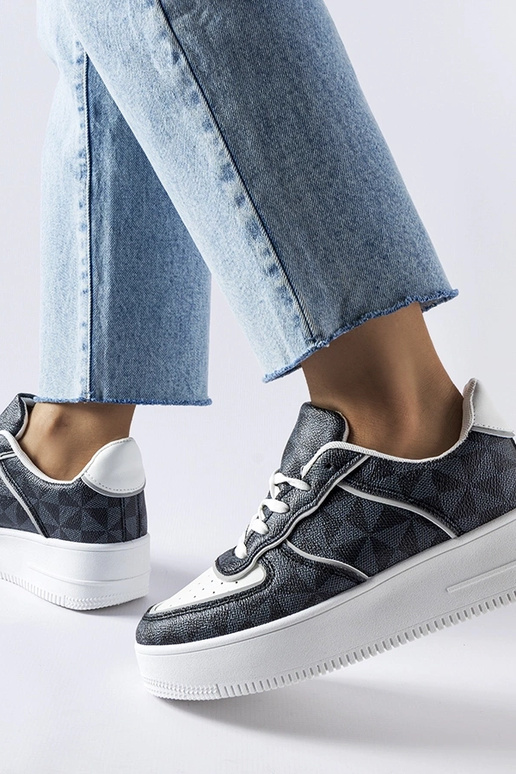 Juodi sportbačiai, dekoruoti Sands... Juodi sportbačiai, dekoruoti Sands...