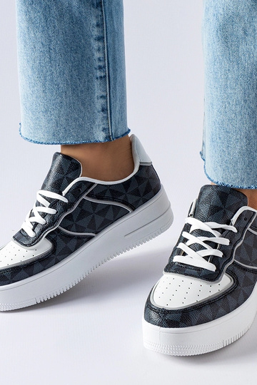 Juodi sportbačiai,... 2