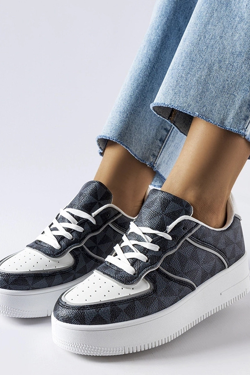 Juodi sportbačiai, dekoruoti Sands... Juodi sportbačiai, dekoruoti Sands...