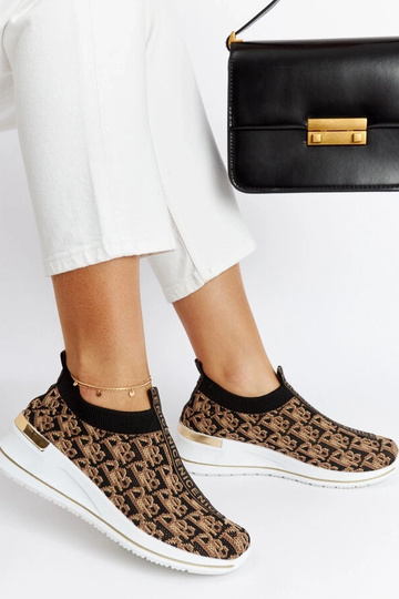 Juodos ir rudos spalvos...