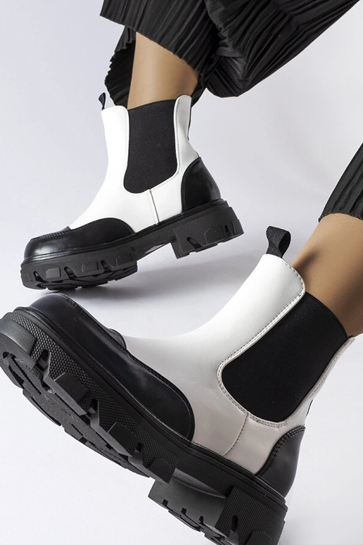 Albany juodi ir balti užsegami batai Albany juodi ir balti užsegami batai