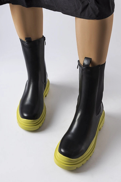 Juodi auliniai batai su spalvingu...