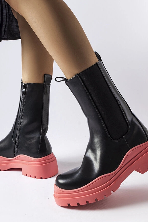 Juodi auliniai batai su spalvingu... Juodi auliniai batai su spalvingu...