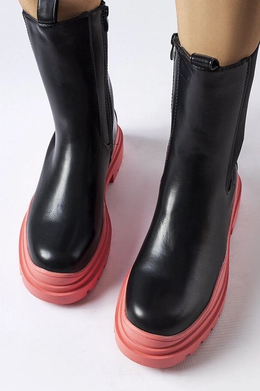 Juodi auliniai batai su spalvingu... Juodi auliniai batai su spalvingu...